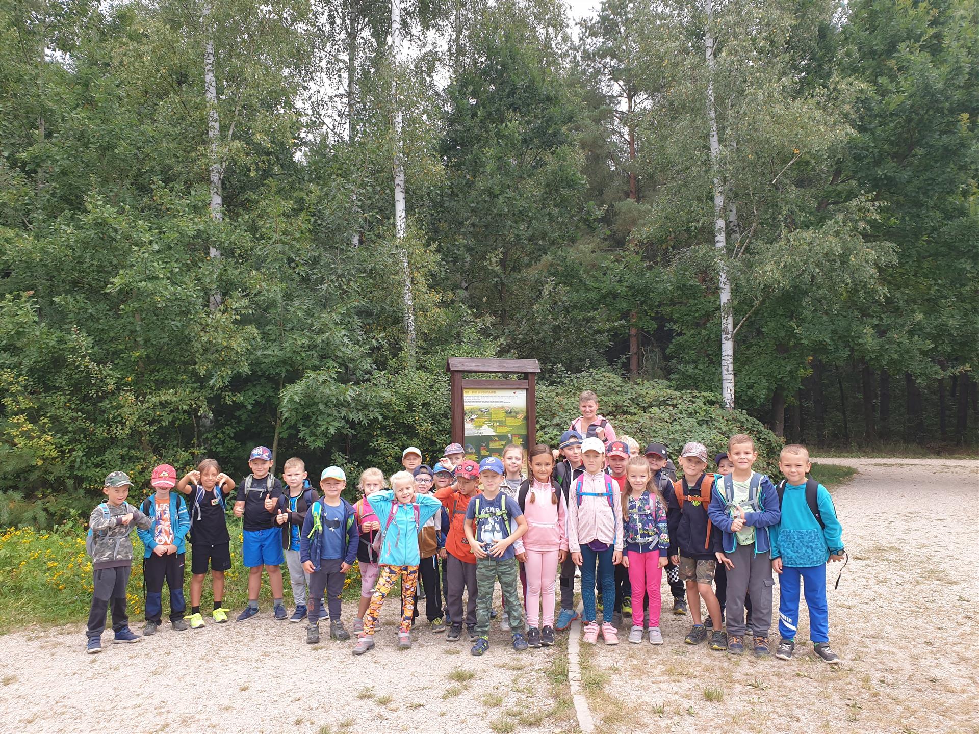 14. 9. 2023 - Adaptační den č.1 (hradecké lesy - sportovní hry)