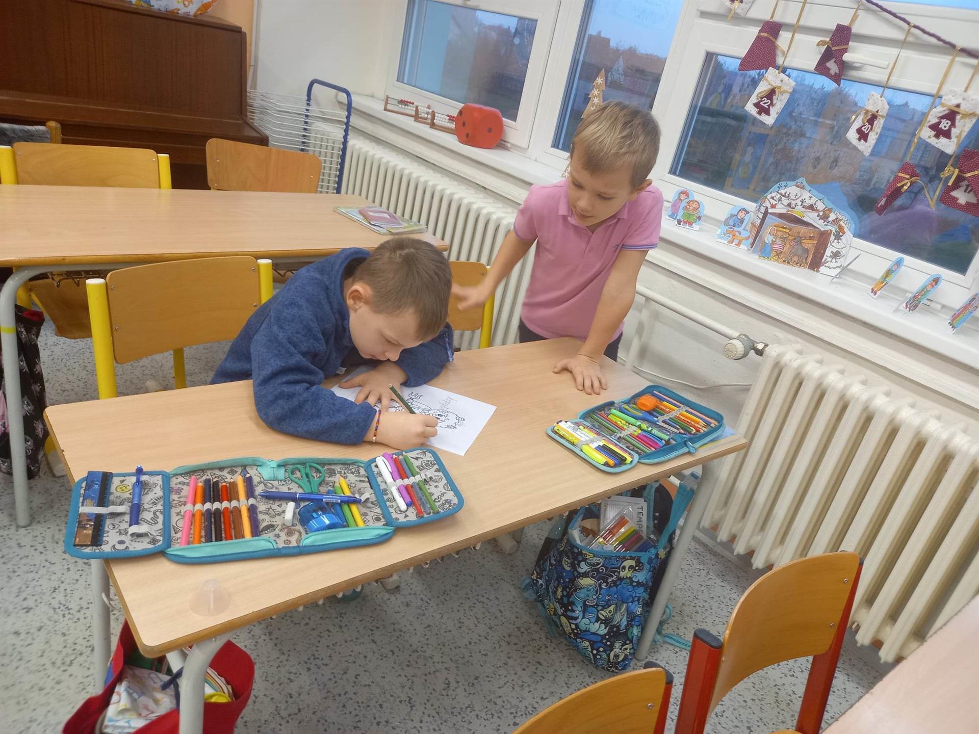 Mikuláš (běhací opis slov, antonyma, vymýšlení vět, práce s tabulkou, báseň 